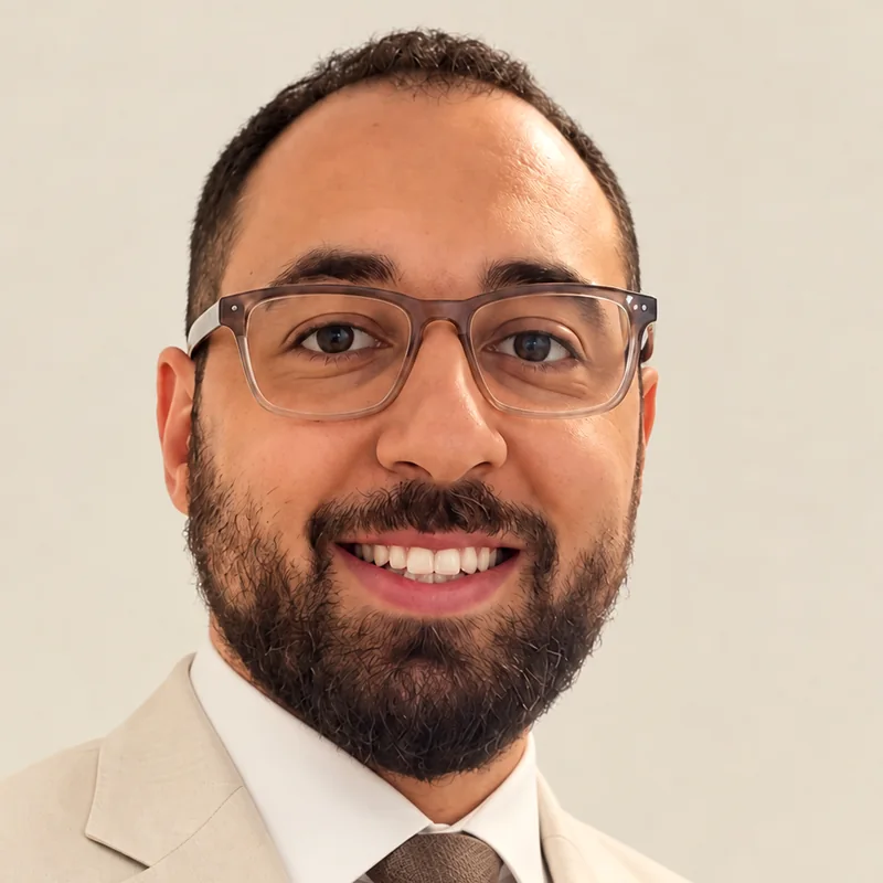 Portrait d'Hosam ASSAL, ostéopathe D.O., fondateur de la Méthode ASSAL