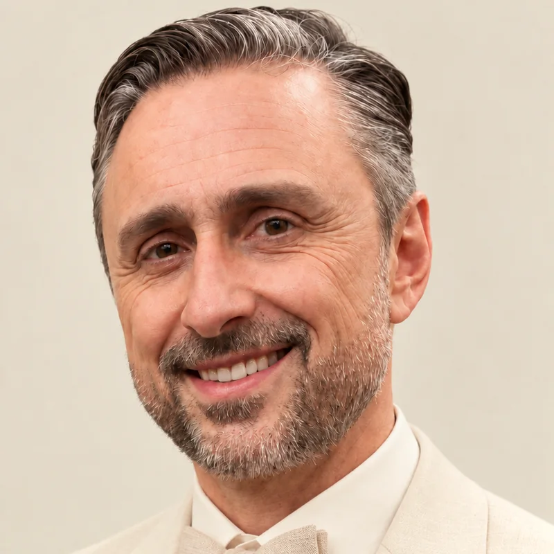 Portrait de Michaël Vallée Kallézis, ostéopathe D.O. au cabinet de Paris 8